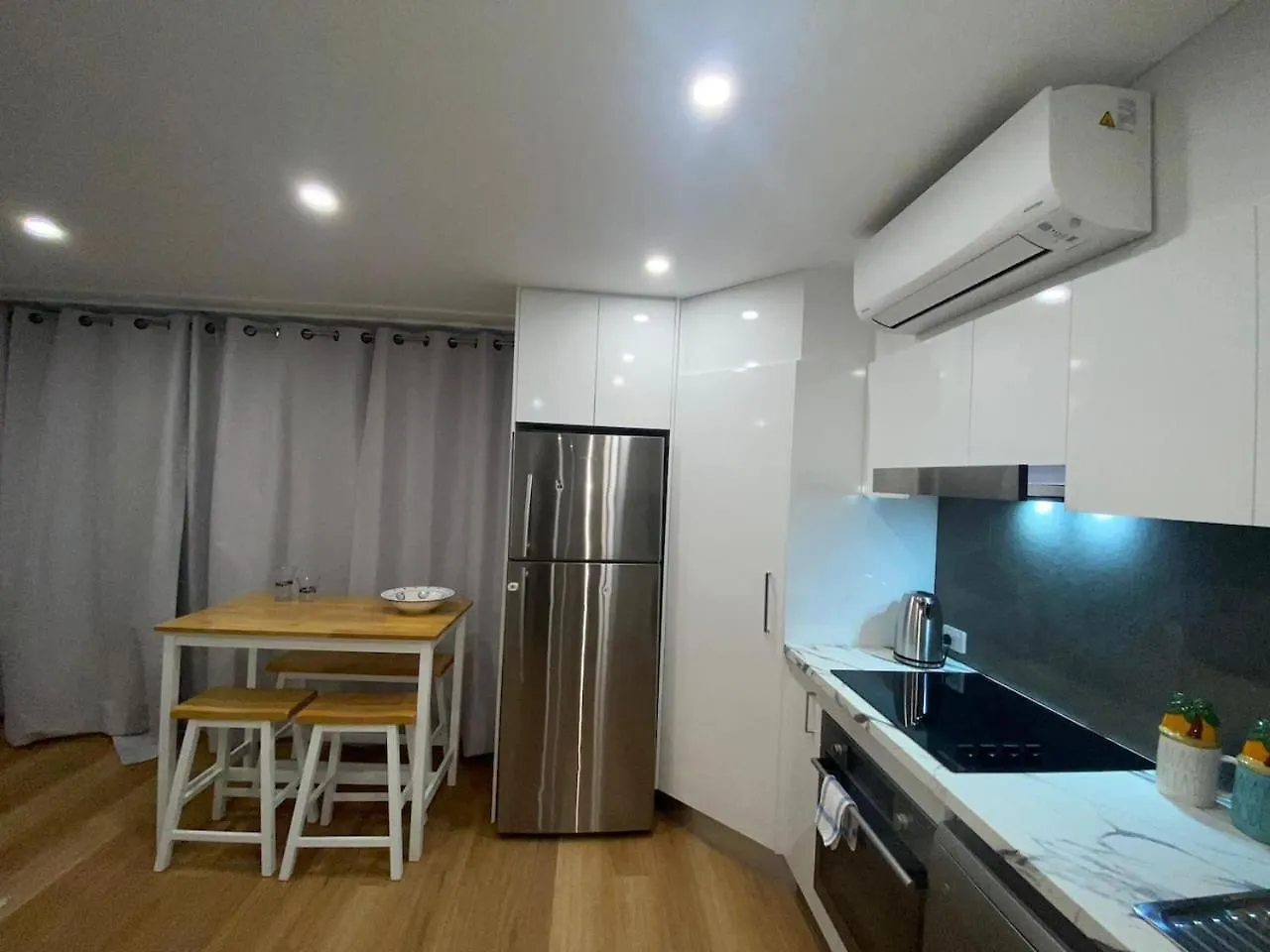 Tjs Beachside Broadbeach Apartment - Views, Wifi Gold Coast Australia