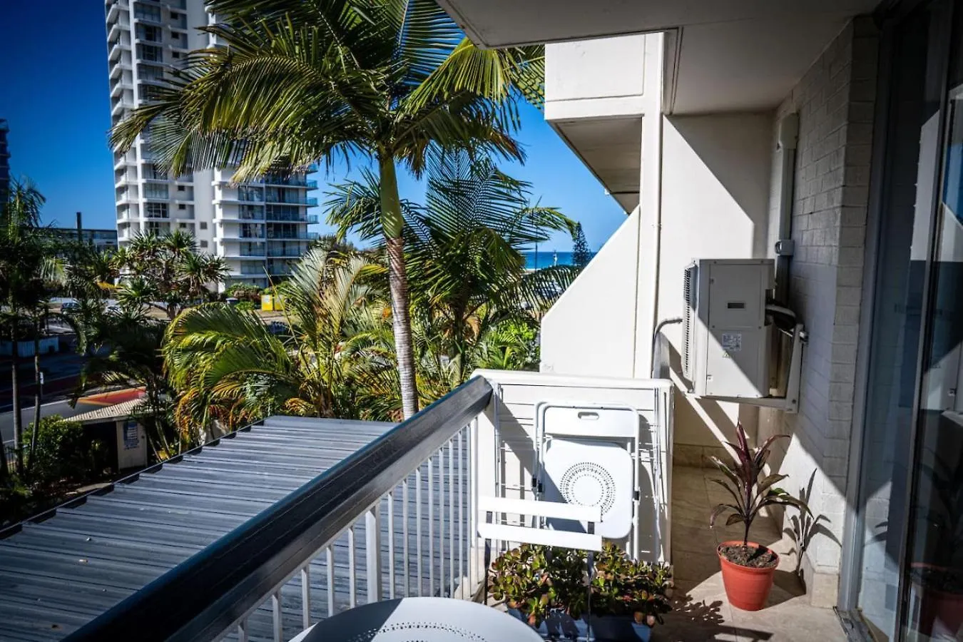 Tjs Beachside Broadbeach Apartment - Views, Wifi Gold Coast