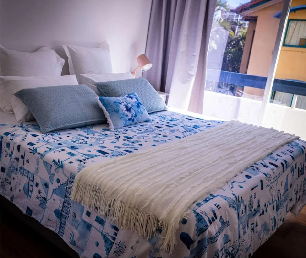 Tjs Beachside Broadbeach Apartment - Views, Wifi Gold Coast