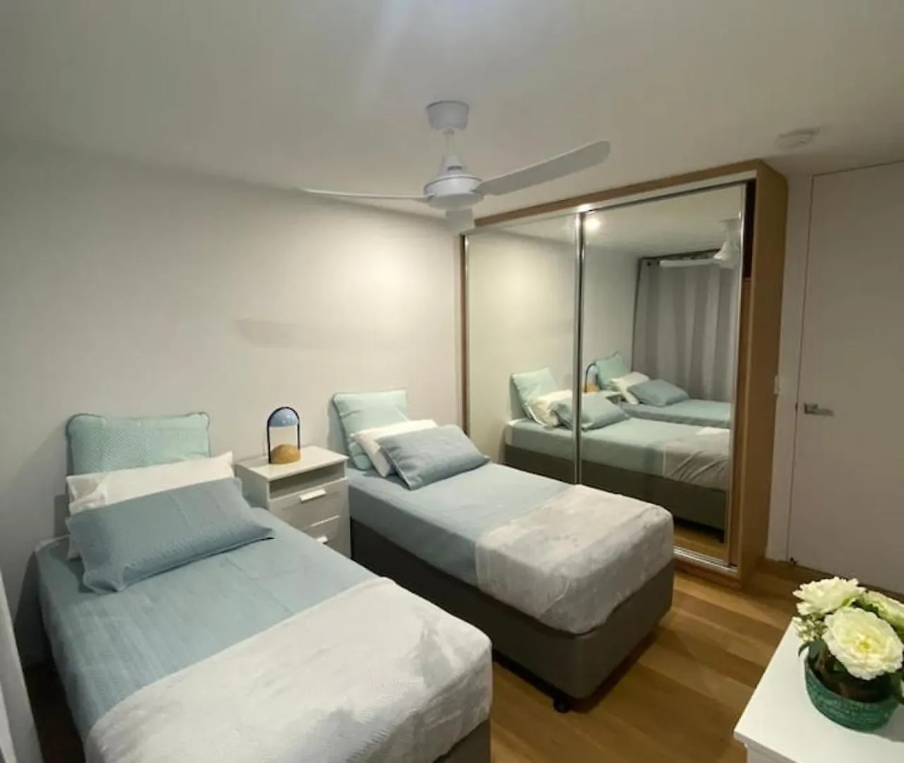 Tjs Beachside Broadbeach Apartment - Views, Wifi Gold Coast